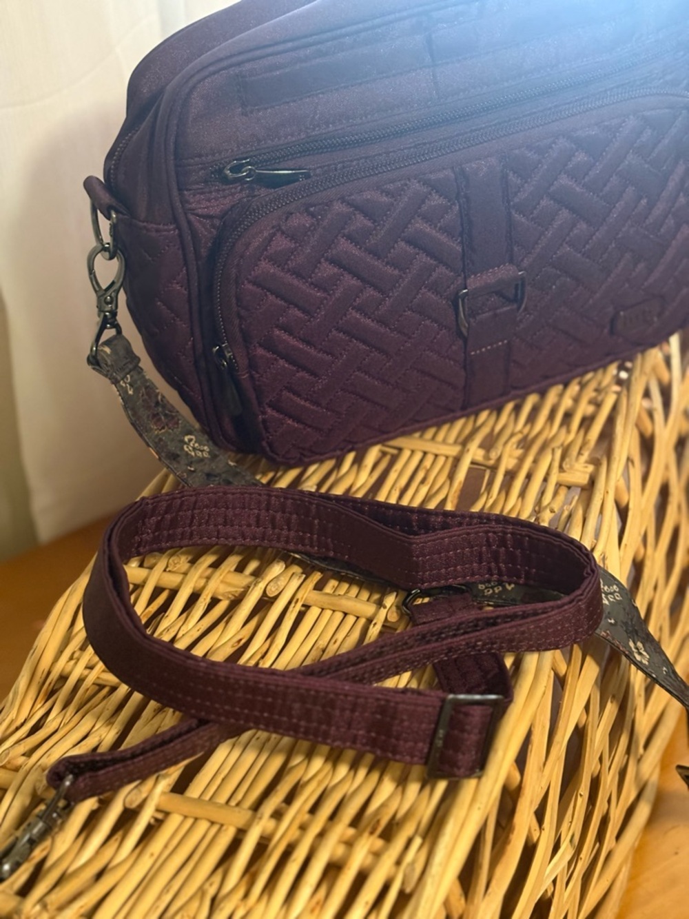 lug carousel XL Quilted Crossbody Bag in Plum with Patterned Strap and plum stra - Picture 4 of 5